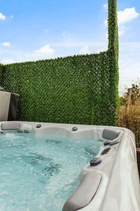 Schitterende Loft Met Jacuzzi En Sauna In Мехелен Экстерьер фото
